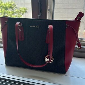Micheal Kors Voyger Tote a Bag in red